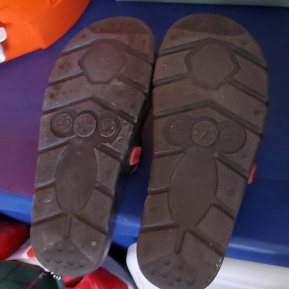 Speedo slip ons - Picture 2 of 2